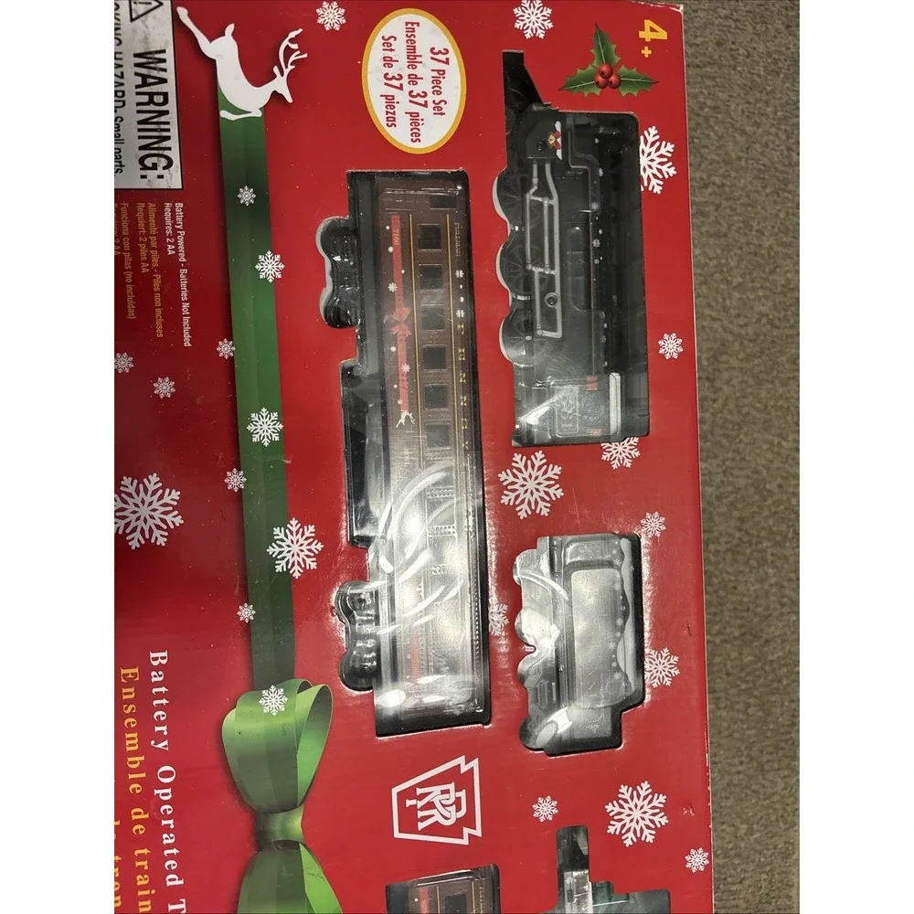 NEW Lionel 37-Piece Battery Operated Christmas Railroad Train Set Penn 712070